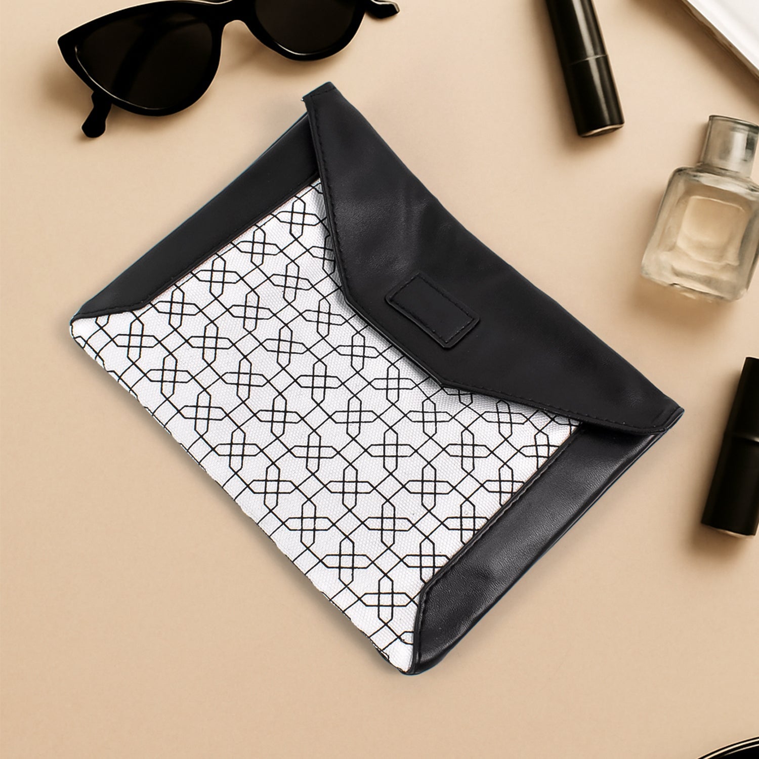 Multipurpose Pouch With Magnetic Lock(1 Pc / 19×14 Cm) Multipurpose Pouch With Magnetic Lock(1 Pc / 19×14 Cm)